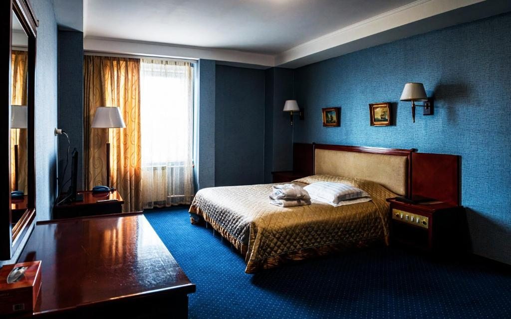 Двухместный (Стандартный номер с кроватью размера «king-size» – Для некурящих) отеля Командор, Южно-Сахалинск