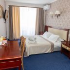 Полулюкс, Отель Командор