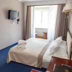 Полулюкс, Отель Командор