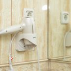 Полулюкс, Отель Командор