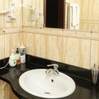 Полулюкс, Отель Командор