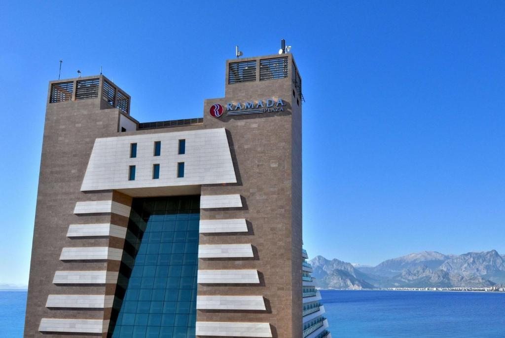 Отель Ramada Plaza Antalya, Анталия