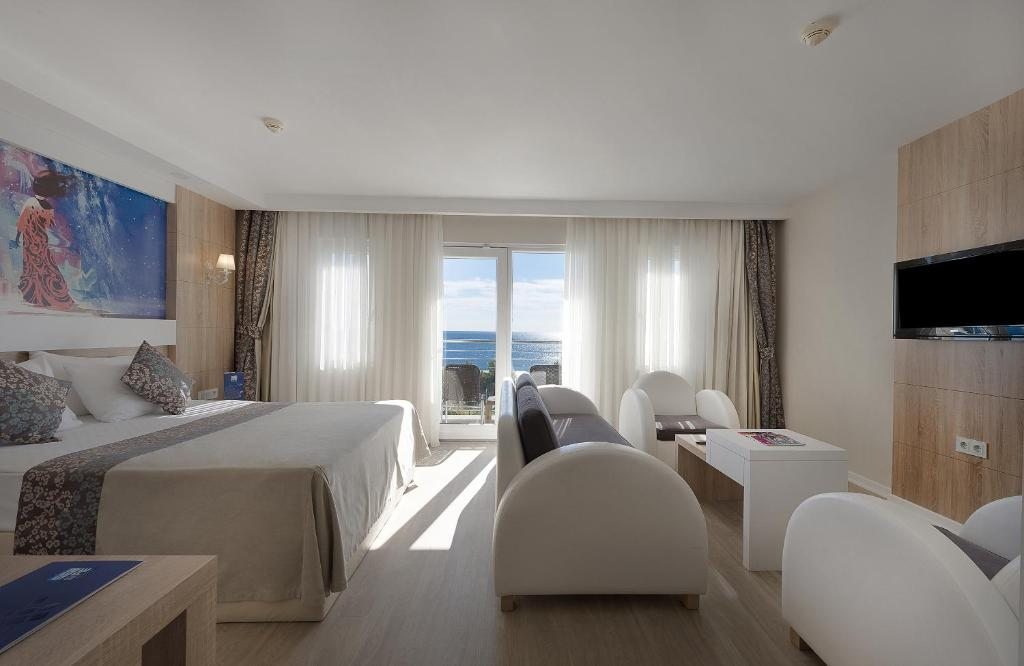 Сьюит (Полулюкс с видом на море) отеля Sealife Family Resort Hotel, Анталия