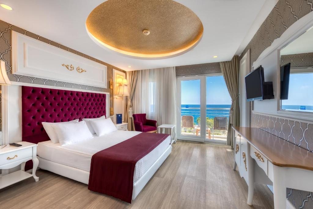 Сьюит (Люкс с кроватью размера «king-size») отеля Sealife Family Resort Hotel, Анталия