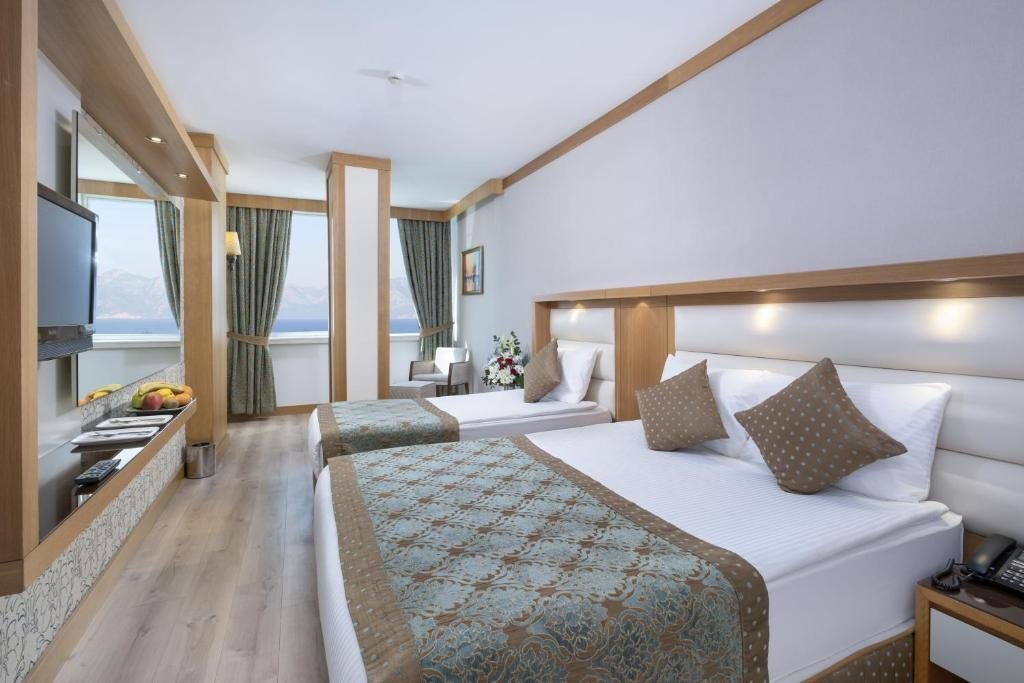 Трехместный (Стандартный трехместный номер) отеля Oz Hotels Antalya Hotel Resort & Spa, Анталия