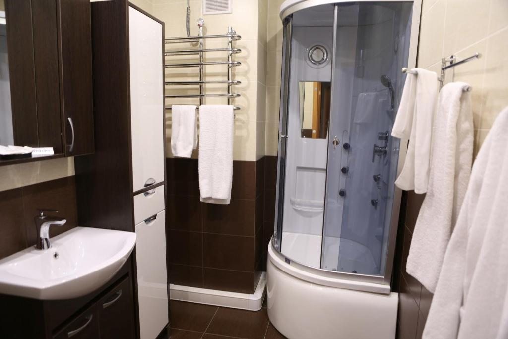 Ванная комната в номере гостиницы Монерон, Южно-Сахалинск. Гостиница Монерон