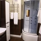Ванная комната в номере гостиницы Монерон, Южно-Сахалинск