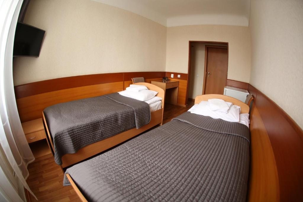 Двухместный (Двухместный номер с 2 отдельными кроватями и общей ванной комнатой) гостиницы Монерон, Южно-Сахалинск