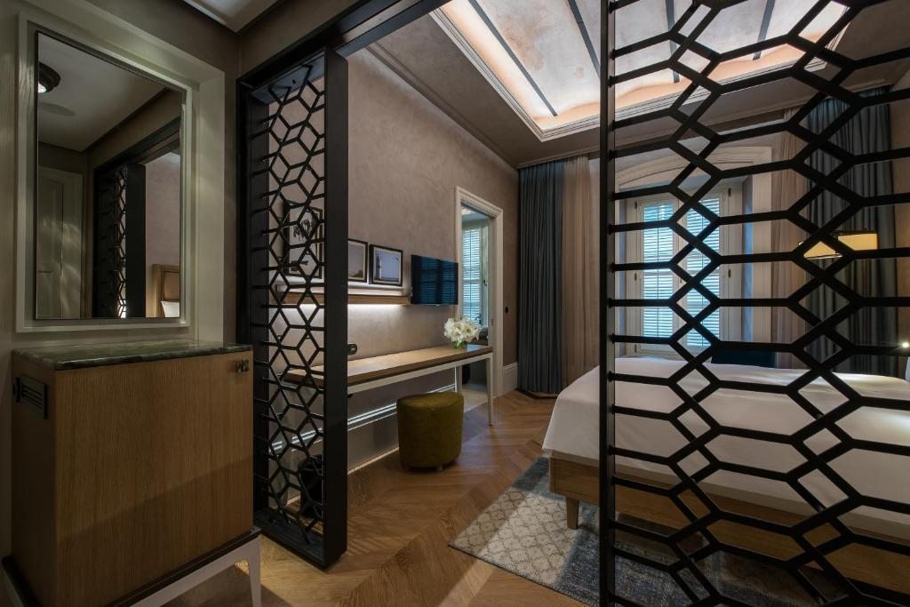 Двухместный (Улучшенный номер с кроватью размера «queen-size») отеля 10 Karakoy, A Morgans Original, Стамбул