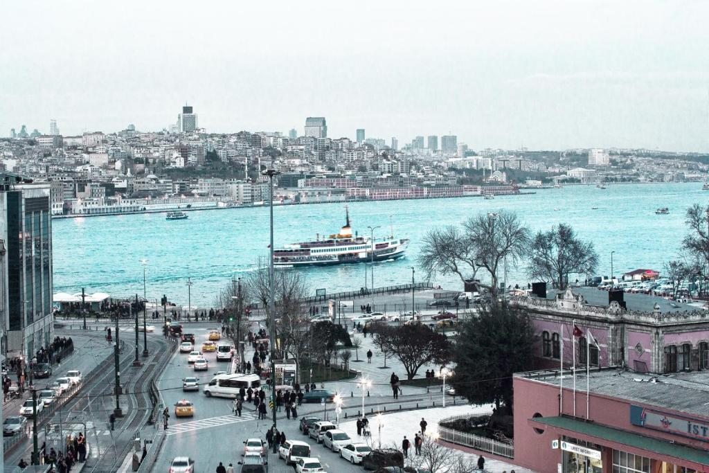Сьюит (Люкс с балконом) отеля Eurostars Hotel Old City, Стамбул