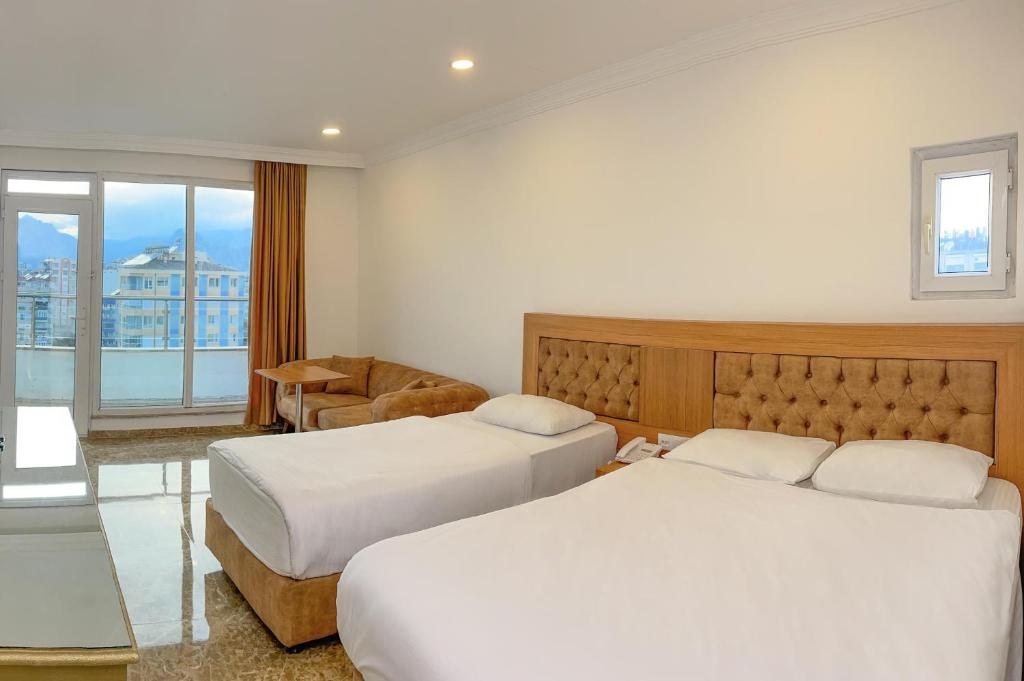 Трехместный (Стандартный трехместный номер с боковым видом на море) отеля Kristal Beach, Анталия