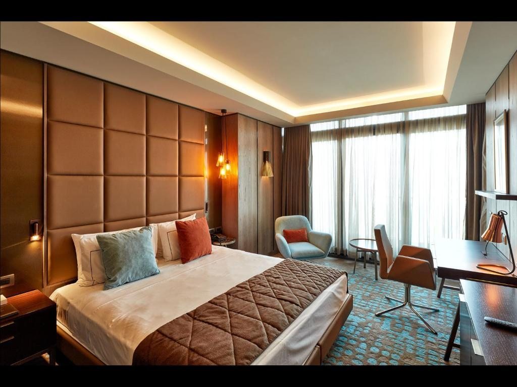 Сьюит (Люкс с кроватью размера «king-size» и балконом) отеля Naz City Hotel Taksim, Стамбул