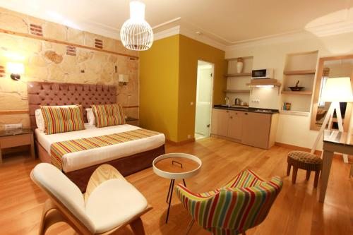 Вилла (Вилла с 10 спальнями для 22 человек) отеля Alp Paşa Hotel, Анталия