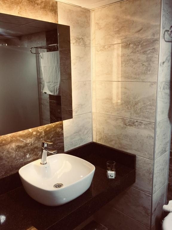 Трехместный (Трехместный номер с ванной комнатой) отеля Grand Kayalar Hotel, Анталия
