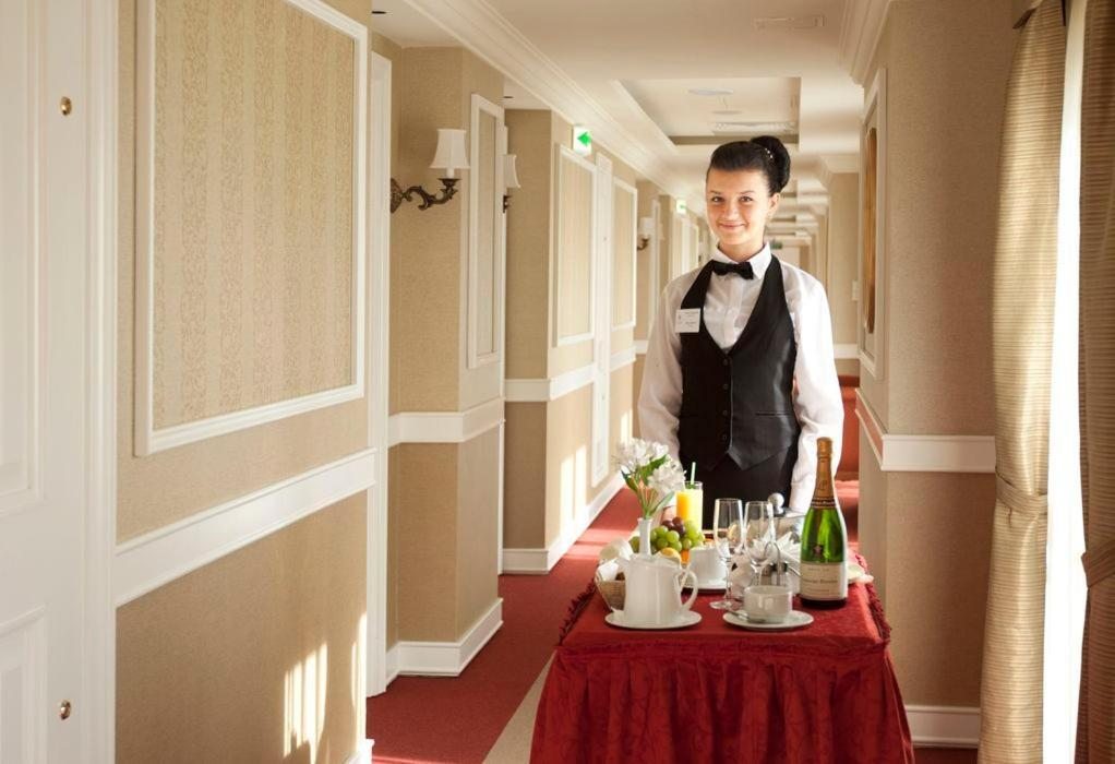 Room service 2024