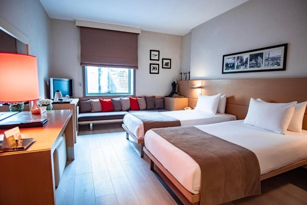 Двухместный (Двухместный номер «Премьер» с 1 кроватью или 2 отдельными кроватями, имеется гидромассажная ванна) отеля Eresin Taxim Premier, Стамбул