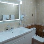 Полулюкс (Двухкомнатный двухместный (две раздельные кровати)), Отель Белый Лотос