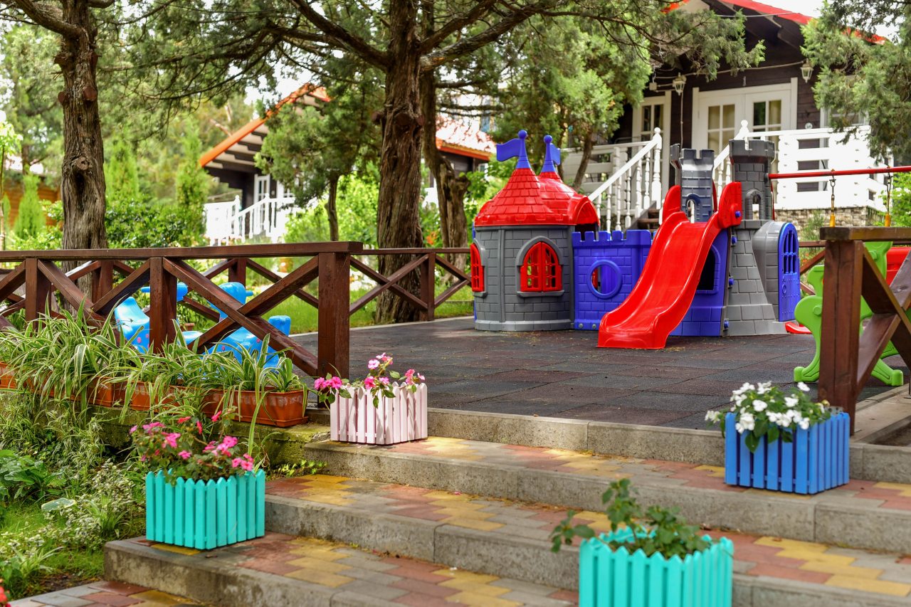Детская игровая площадка, Отель Можжевеловый парк
