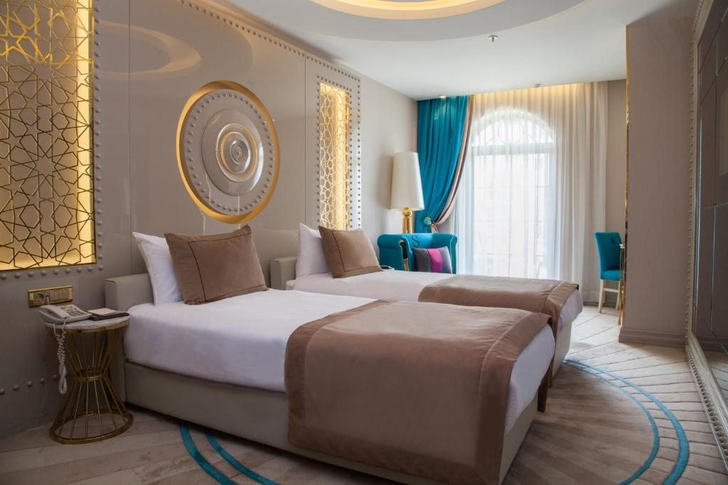 Двухместный (Двухместный номер Делюкс с 1 кроватью или 2 отдельными кроватями и балконом) отеля Sura Design, Стамбул