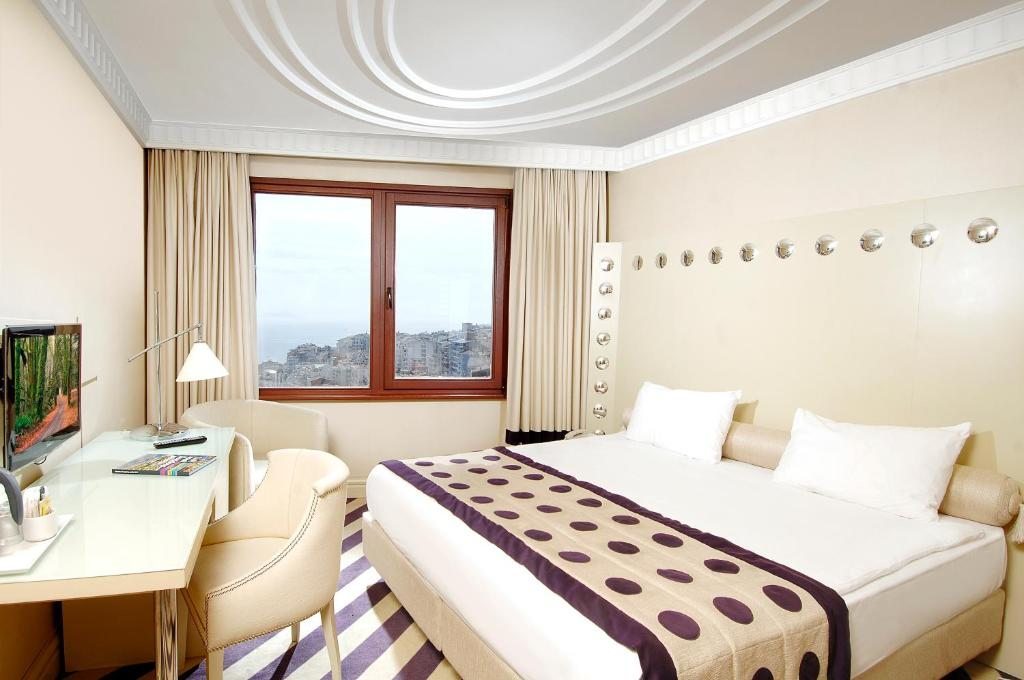 Двухместный (Двухместный номер с 1 кроватью или 2 отдельными кроватями и видом на море) отеля Taxim Hill, Стамбул