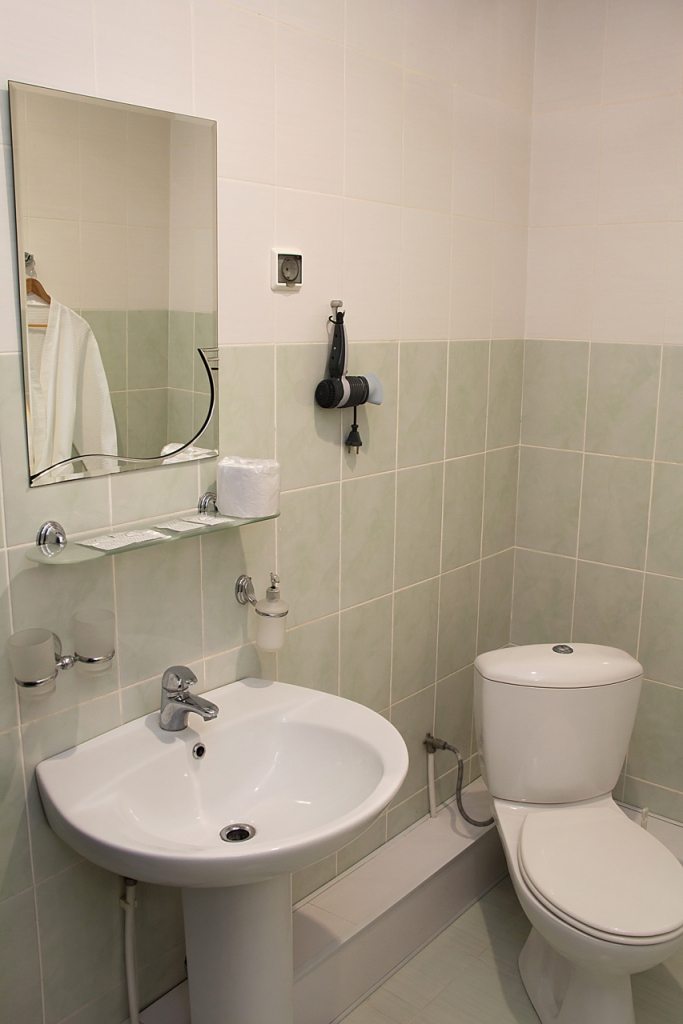 Двухместный "СЕМЕЙНЫЙ", общий вид ванной комнаты. Гостиница Регион 59