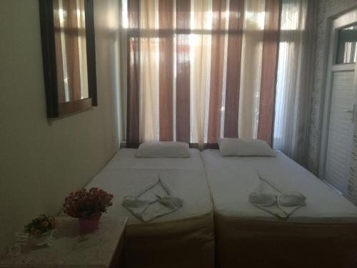 Двухместный (Стандартный двухместный номер с 1 кроватью или 2 отдельными кроватями и балконом) хостела Uyar Palace, Анталия