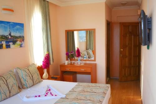 Двухместный (Стандартный двухместный номер с 1 кроватью или 2 отдельными кроватями и видом на море) отеля Nebilux Hotel, Анталия