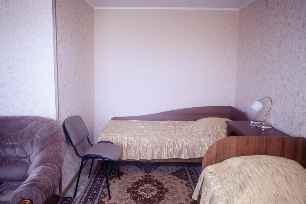 Двухместный (Двухместный номер с 2 отдельными кроватями) отеля Салют на Школьной 16, Орск