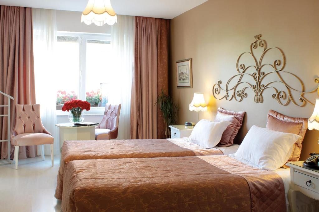 Двухместный (Улучшенный двухместный номер с 1 кроватью) отеля Celal Sultan Hotel Special Class, Стамбул