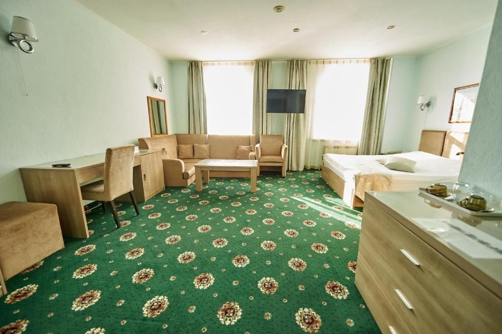 Сьюит (Стандартный двухместный люкс с 1 кроватью) отеля Империал-Палас, Южно-Сахалинск
