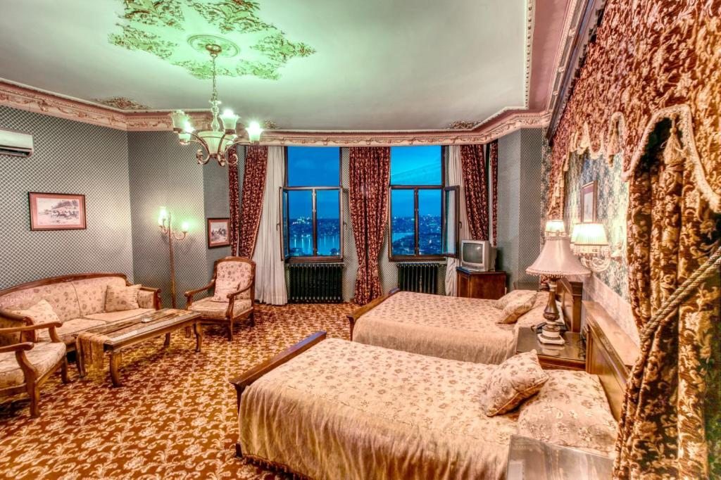 Двухместный (Улучшенный люкс) отеля Grand Hotel de Londres with terrace, Стамбул