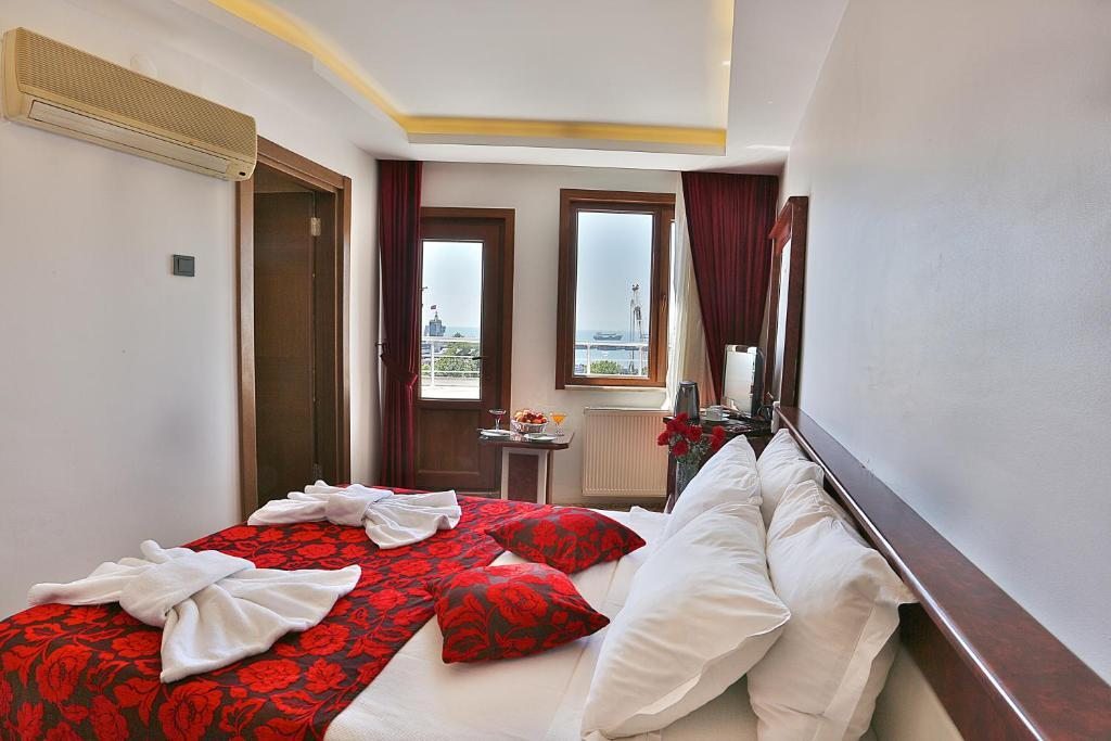 Двухместный (Номер Делюкс с видом на море) отеля Grand Sagcanlar Hotel, Стамбул