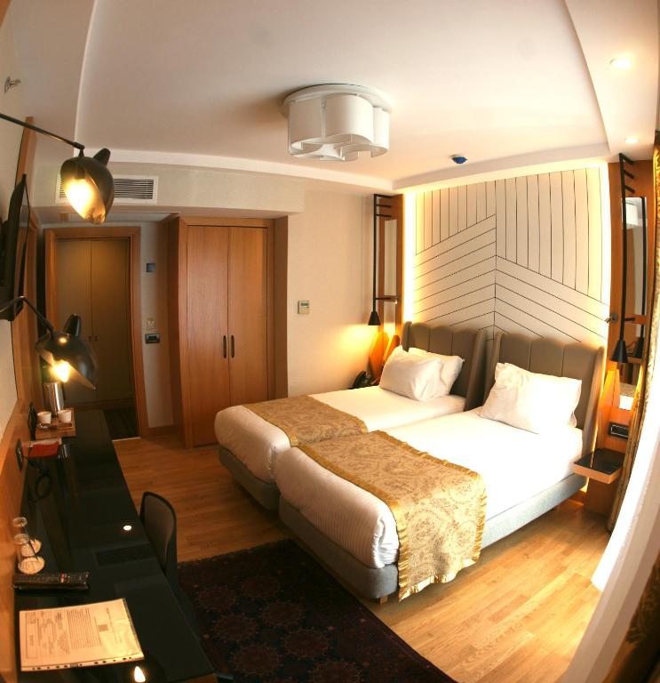 Двухместный (Специальное предложение – Двухместный номер с 1 кроватью или 2 отдельными кроватями, трансфер от/до аэропорта в одну сторону) отеля Maywood Hotel, Стамбул