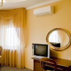 Люкс, Отель Славянский