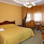 Люкс, Отель Славянский