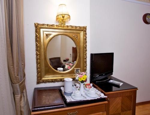 Двухместный (Улучшенный двухместный номер с 1 кроватью или 2 отдельными кроватями) отеля Best Western Empire Palace, Стамбул