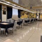В зале ресторана можно провести встречу, мини собрание или конференцию
