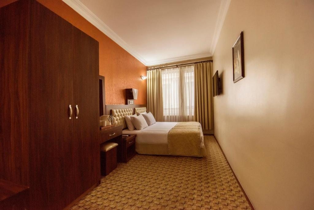 Двухместный (Специальное предложение для группового бронирования - 3 двухместных номера с 1 кроватью или 2 отдельными кроватями) отеля Elan, Стамбул