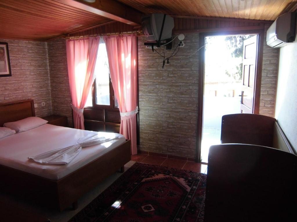 Двухместный (Двухместный номер с 1 кроватью и балконом) гостевого дома Sultan Pension, Анталия