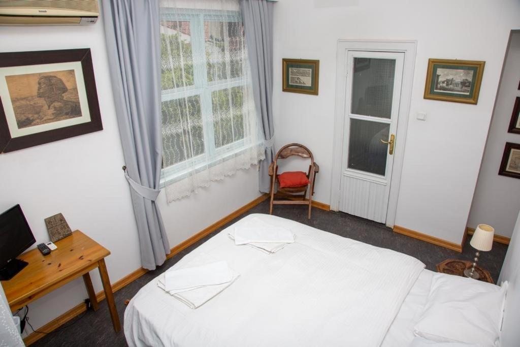 Двухместный (Стандартный двухместный номер с 1 кроватью или 2 отдельными кроватями) отеля Villa Tulipan, Анталия