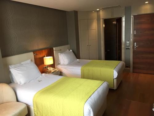 Двухместный (Улучшенный двухместный номер с 2 отдельными кроватями) отеля Senator Taksim, Стамбул