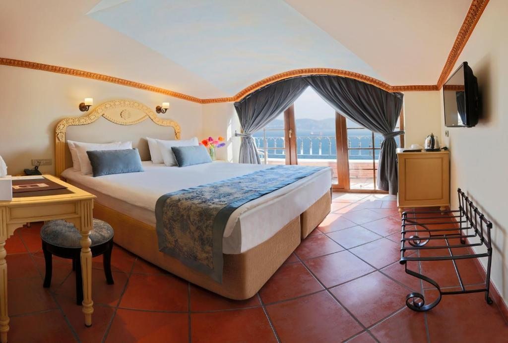 Двухместный (Двухместный номер с 1 кроватью или 2 отдельными кроватями и видом на море) отеля Sultanahmet Palace, Стамбул