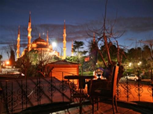 Сьюит (Улучшенный двухместный номер с 1 кроватью) отеля Armagrandi Spina, Стамбул
