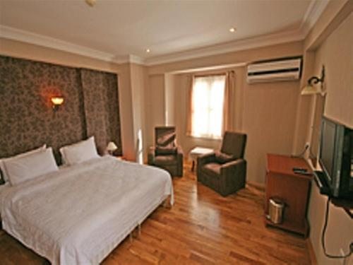 Двухместный (Стандартный двухместный номер с 1 кроватью или 2 отдельными кроватями и балконом) отеля Armagrandi Spina, Стамбул