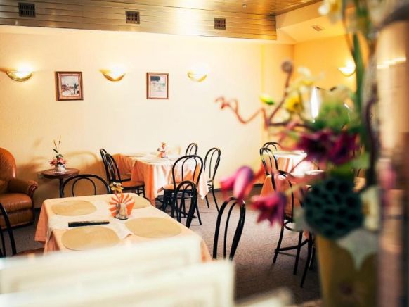 Отель Экватор