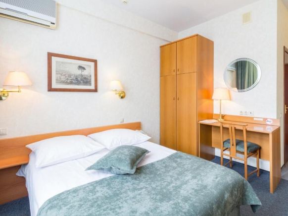 Отель Экватор