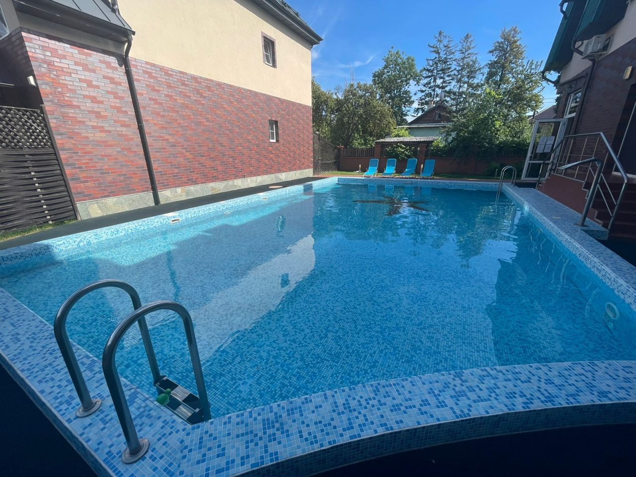 Открытый бассейн, Отель Ренессанс