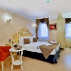 Апартаменты (Смежный семейный люкс с 2 спальнями), Edibe Sultan Hotel-My Extra Home