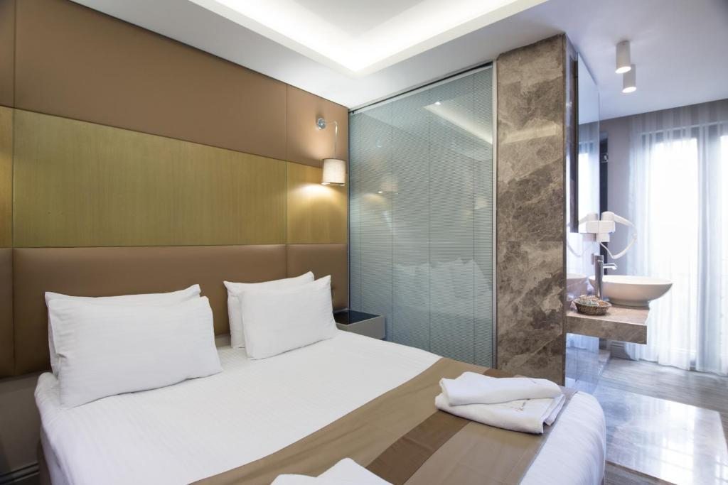 Двухместный (Стандартный двухместный номер с 1 кроватью) апарт-отеля GK Regency Suites, Стамбул