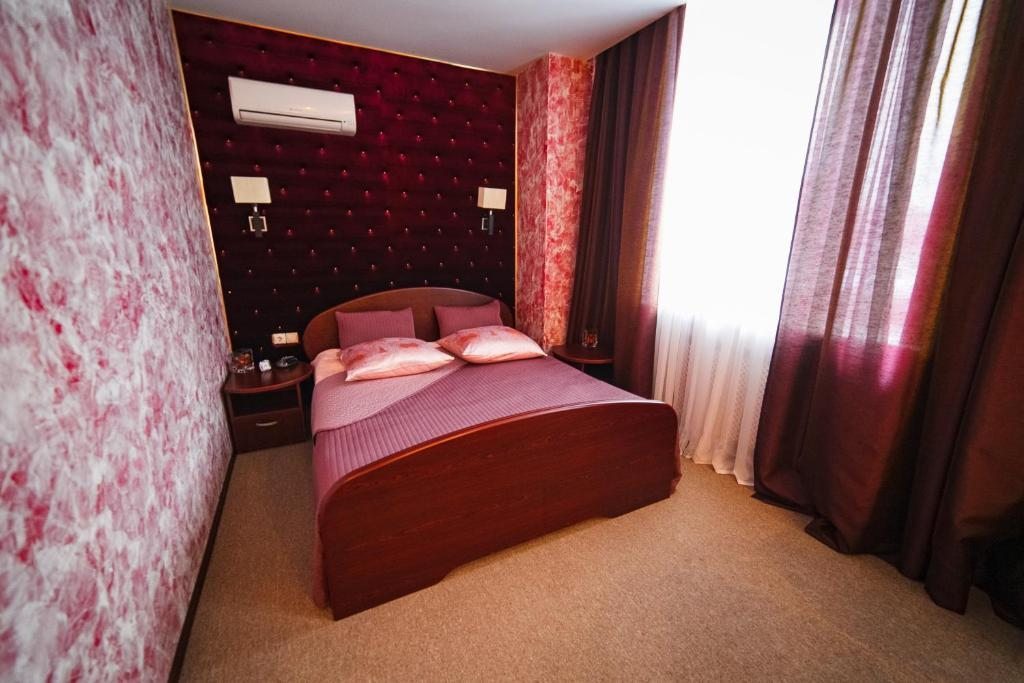 Сьюит (Люкс с кроватью размера «king-size») мини-отеля BierЛога, Дзержинск